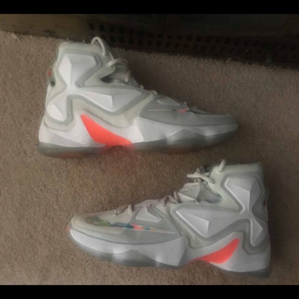 Lebron 13 “Easter” Size 11